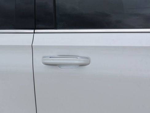 Used 2022 Cadillac Escalade Premium Luxury image 18