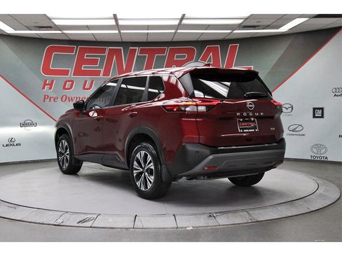 Used 2023 Nissan Rogue SV image 4