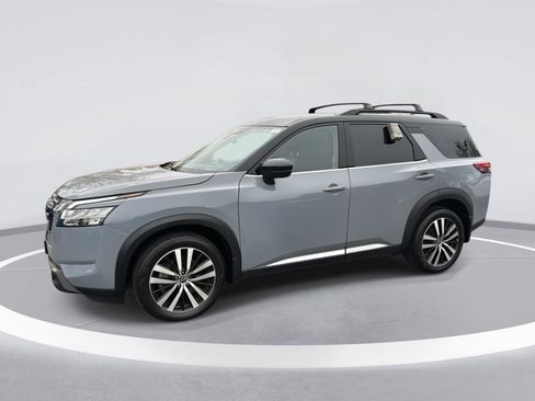 Used 2023 Nissan Pathfinder Platinum image 5