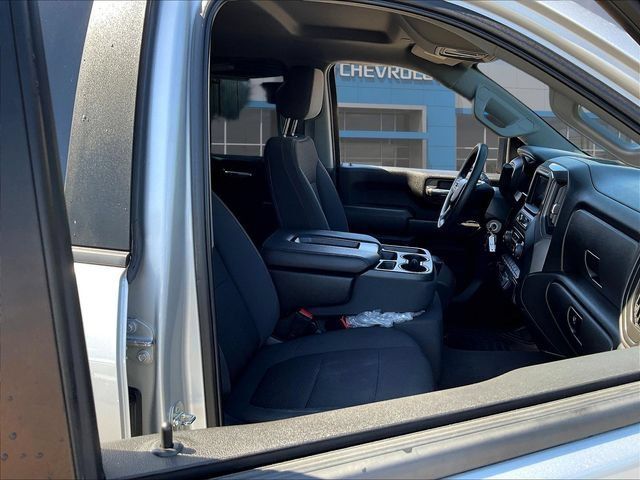 Certified 2022 Chevrolet Silverado 2500 Custom w/ Custom Value Package AWD/4WD image 32