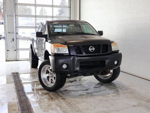 Used 2010 Nissan Titan SE w/ SE Value Truck Pkg image 33