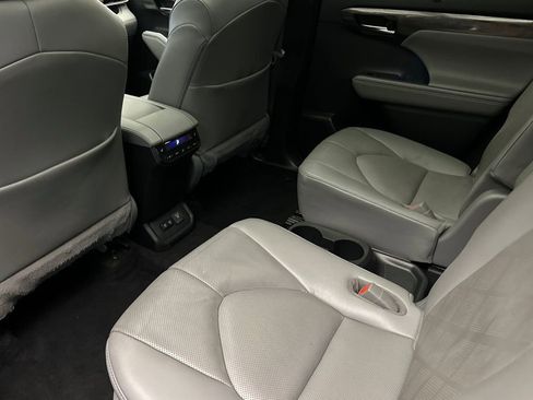 Used 2020 Toyota Highlander Limited Platinum image 12
