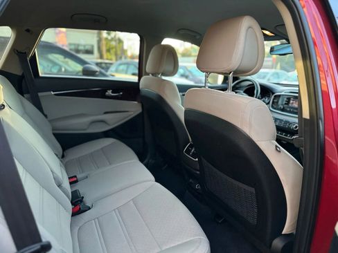Used 2016 Kia Sorento LX w/ LX Convenience Package image 16