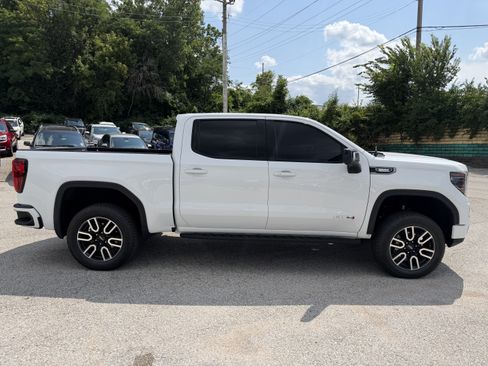 Used 2025 GMC Sierra 1500 AT4 w/ AT4 Premium Package AWD/4WD image 8