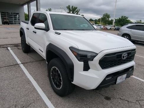 Used 2024 Toyota Tacoma TRD Off-Road w/ TRD Off Road Upgrade Package AWD/4WD image 7