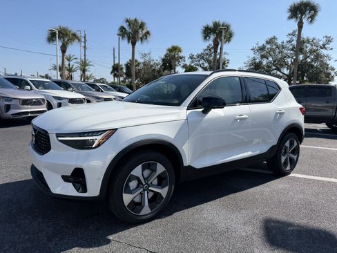New 2026 Volvo XC40 B5 Plus w/ Climate Package image 7