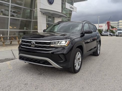 Certified 2023 Volkswagen Atlas SE w/ Panoramic Sunroof Package AWD/4WD image 2