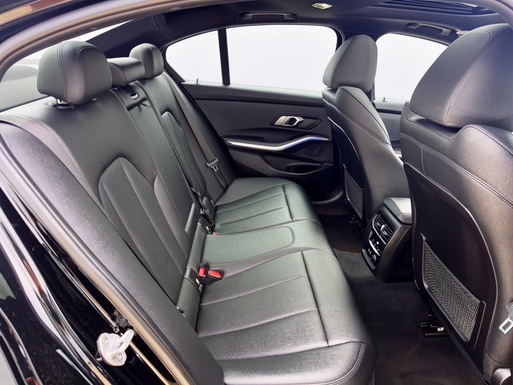 Used 2020 BMW 330i Sedan w/ Premium Package RWD image 29