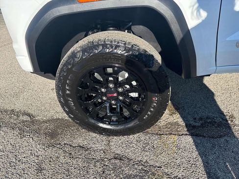 New 2026 GMC Canyon Elevation w/ Convenience Package image 9