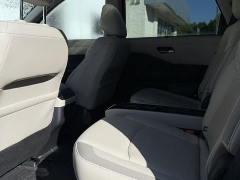 Used 2024 Nissan Pathfinder SL w/ SL Premium Package image 12