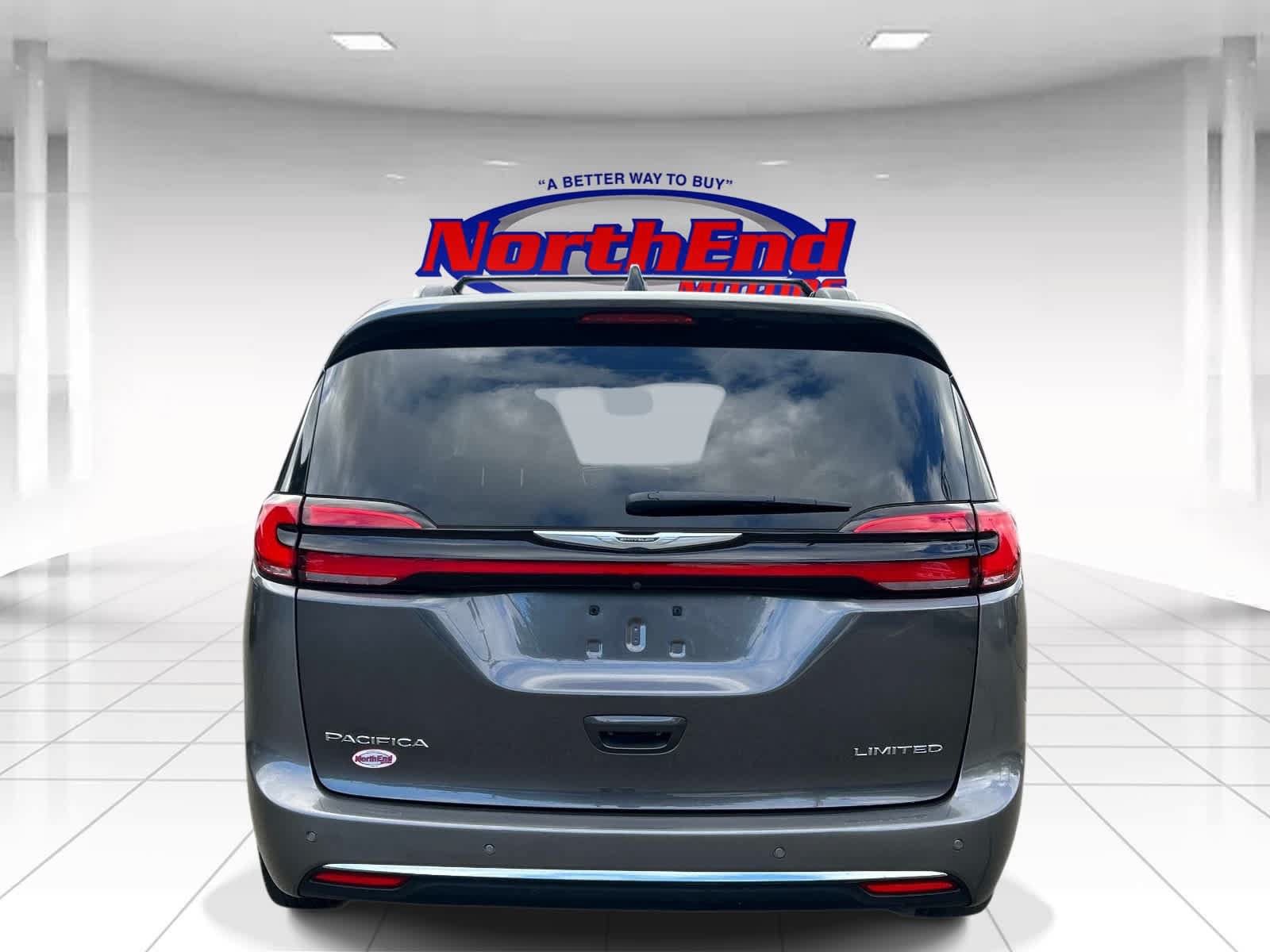 Used 2023 Chrysler Pacifica Limited FWD image 4