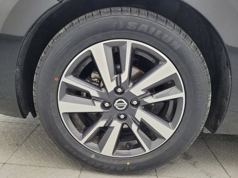 Used 2021 Nissan Versa SV FWD image 31