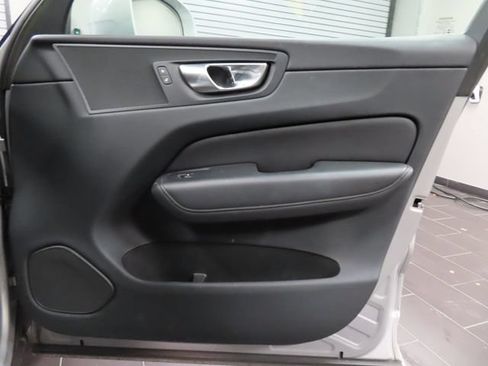 Used 2023 Volvo XC60 B5 Plus AWD/4WD image 13