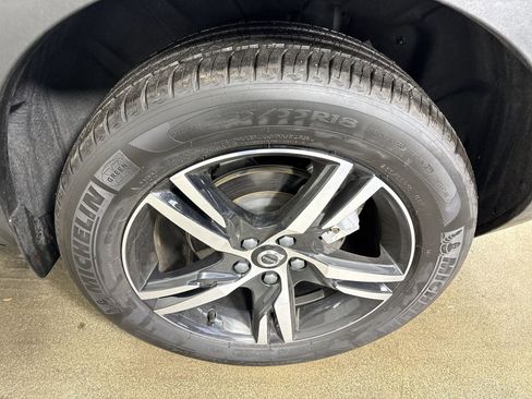 Used 2025 Volvo XC40 B5 Core image 5