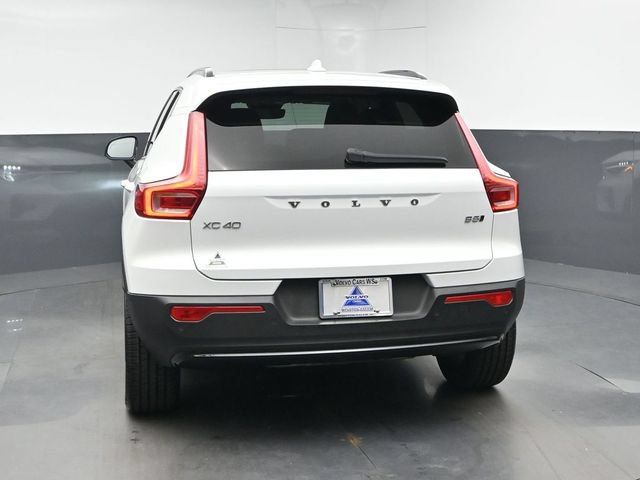 Used 2023 Volvo XC40 B5 Plus w/ Protection Package Premier AWD/4WD image 7