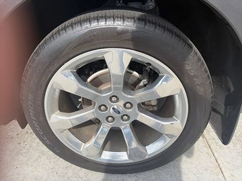 Used 2020 Ford Explorer Platinum w/ Premium Technology Package AWD/4WD image 16