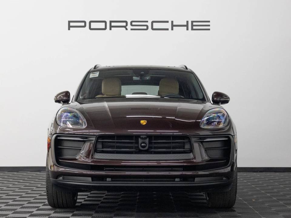 Certified 2026 Porsche Macan AWD/4WD image 9