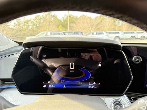 Used 2025 Chevrolet Trax LT w/ LT Convenience Package image 17