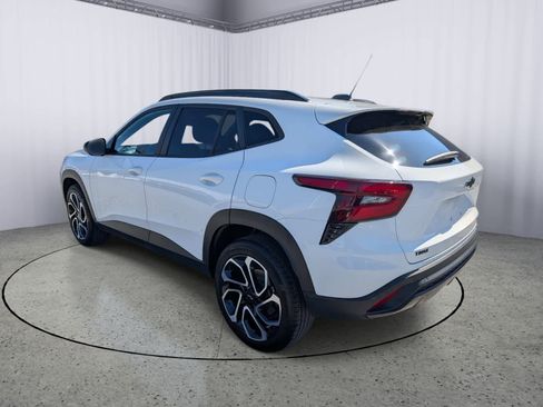 Certified 2025 Chevrolet Trax RS w/ Driver Confidence Package image 4