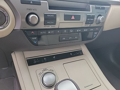 Used 2017 Lexus ES 350 w/ Navigation System Package FWD image 28