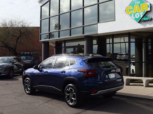 Used 2024 Chevrolet Trax LT w/ Driver Confidence Package image 9