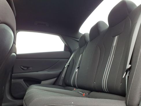 Used 2025 Hyundai Elantra Sport image 14