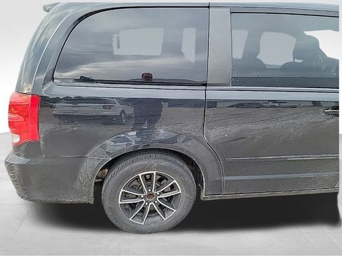 Used 2016 Dodge Grand Caravan SE image 46