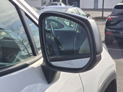 Used 2022 Toyota RAV4 LE image 20