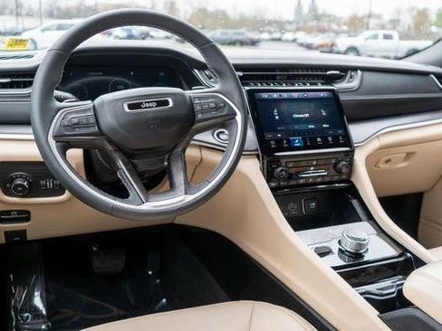 Used 2023 Jeep Grand Cherokee Limited AWD/4WD image 15