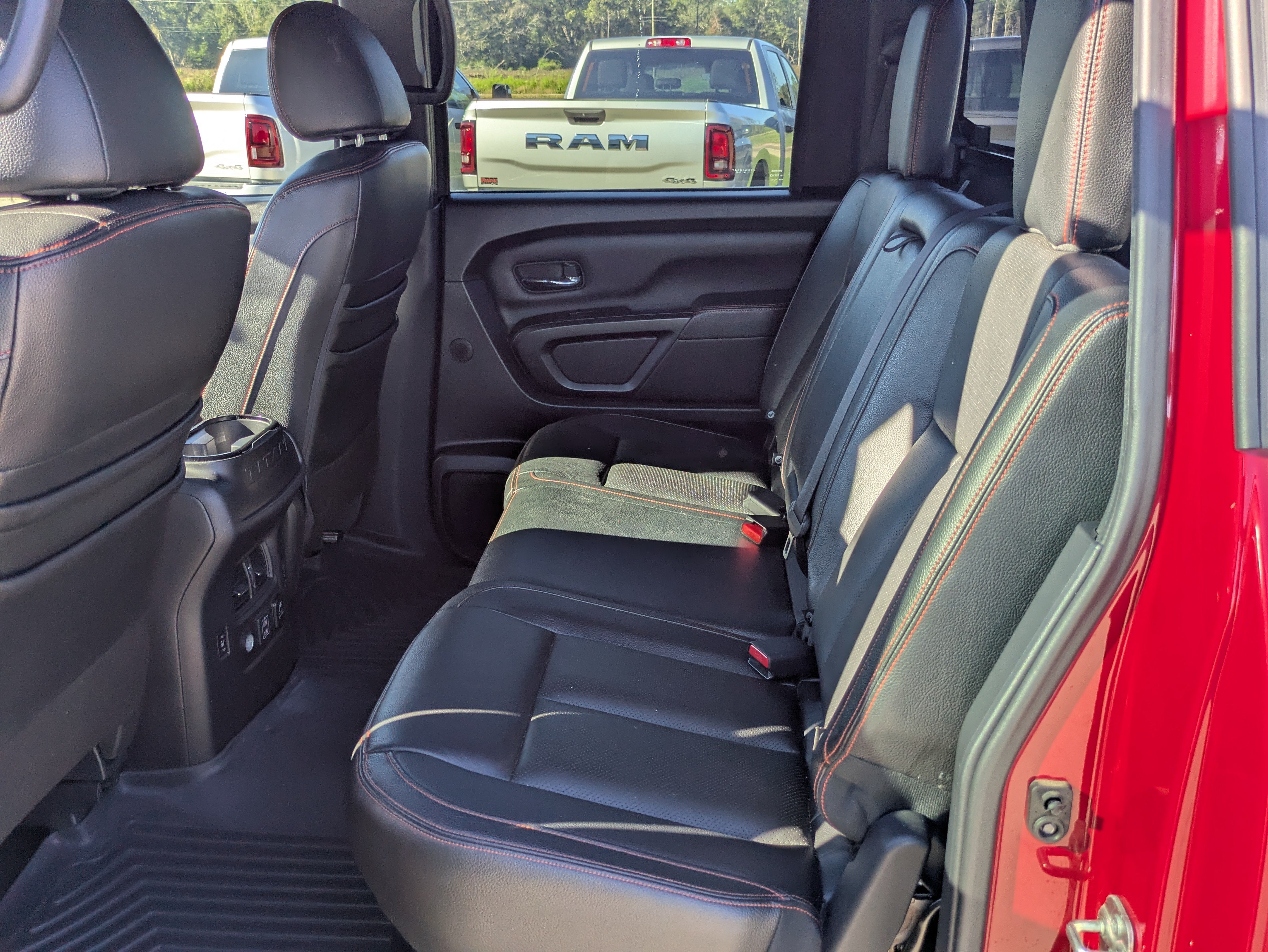 Used 2020 Nissan Titan PRO-4X w/ Pro-4x Convenience Package AWD/4WD image 8