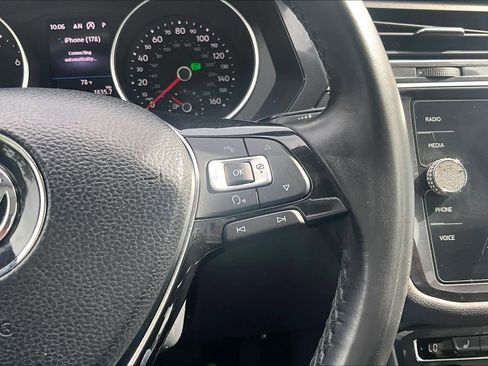Used 2018 Volkswagen Tiguan SEL FWD image 25