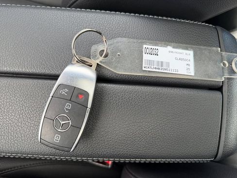 Certified 2025 Mercedes-Benz CLA 250 4MATIC image 40