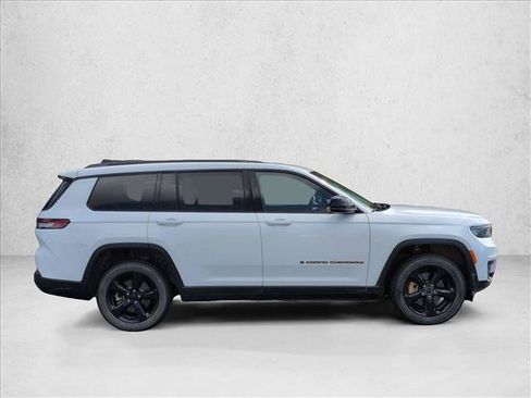 Used 2023 Jeep Grand Cherokee L Laredo AWD/4WD image 5