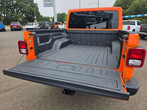 New 2025 Jeep Gladiator Sport image 28