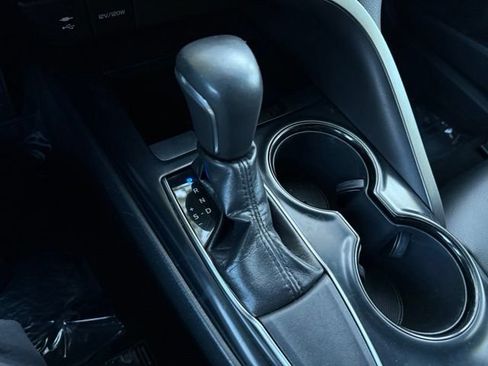 Used 2019 Toyota Camry SE FWD image 20