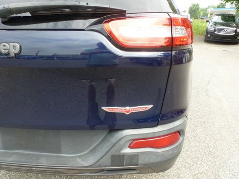 Used 2014 Jeep Cherokee Trailhawk AWD/4WD image 9