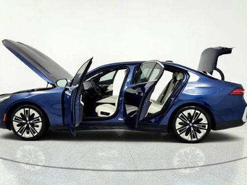 Used 2025 BMW i5 eDrive40i RWD image 15