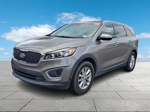 Used 2016 Kia Sorento FWD w/ LX Convenience Package image 4