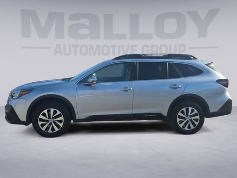 Used 2020 Subaru Outback Premium image 2