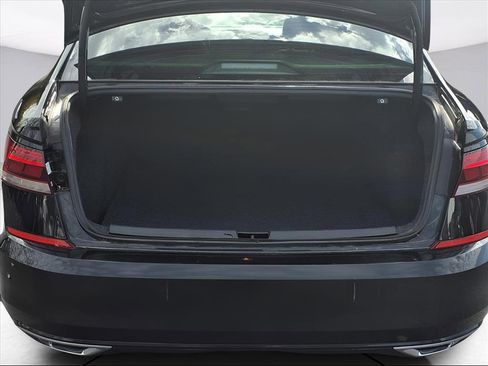 Used 2021 Volkswagen Passat 2.0T R-Line image 20