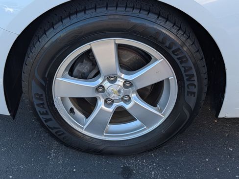 Used 2015 Chevrolet Cruze LT FWD image 15