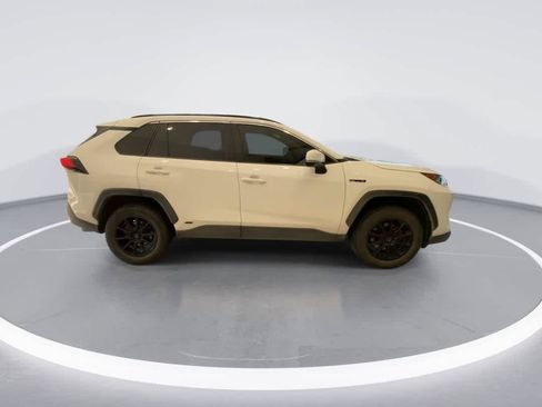 Used 2019 Toyota RAV4 XLE w/ Convenience Package AWD/4WD image 9