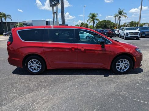 Used 2025 Chrysler Voyager LX FWD image 3