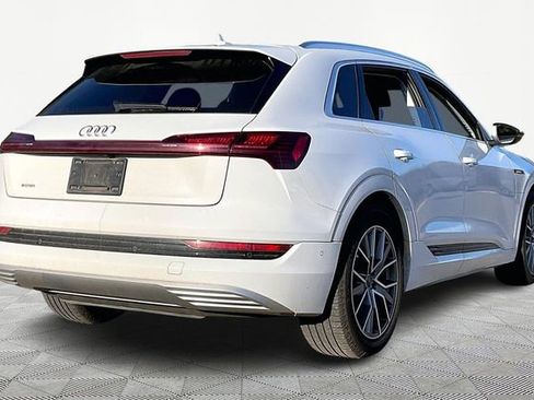 Used 2019 Audi e-tron Premium Plus image 5
