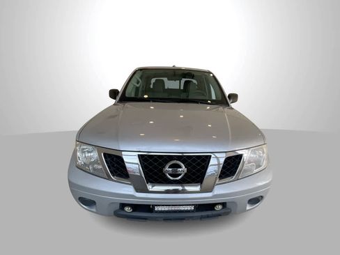 Used 2017 Nissan Frontier SV image 3