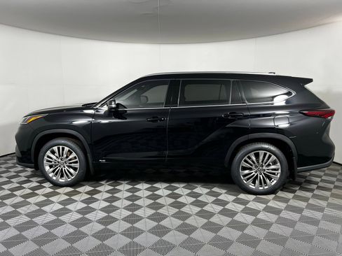 New 2026 Toyota Highlander Platinum image 7