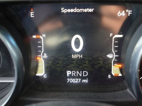 Used 2018 Jeep Wrangler Unlimited Sahara w/ Cold Weather Group AWD/4WD image 7