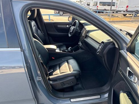 Used 2023 Volvo XC40 B5 Plus AWD/4WD image 14