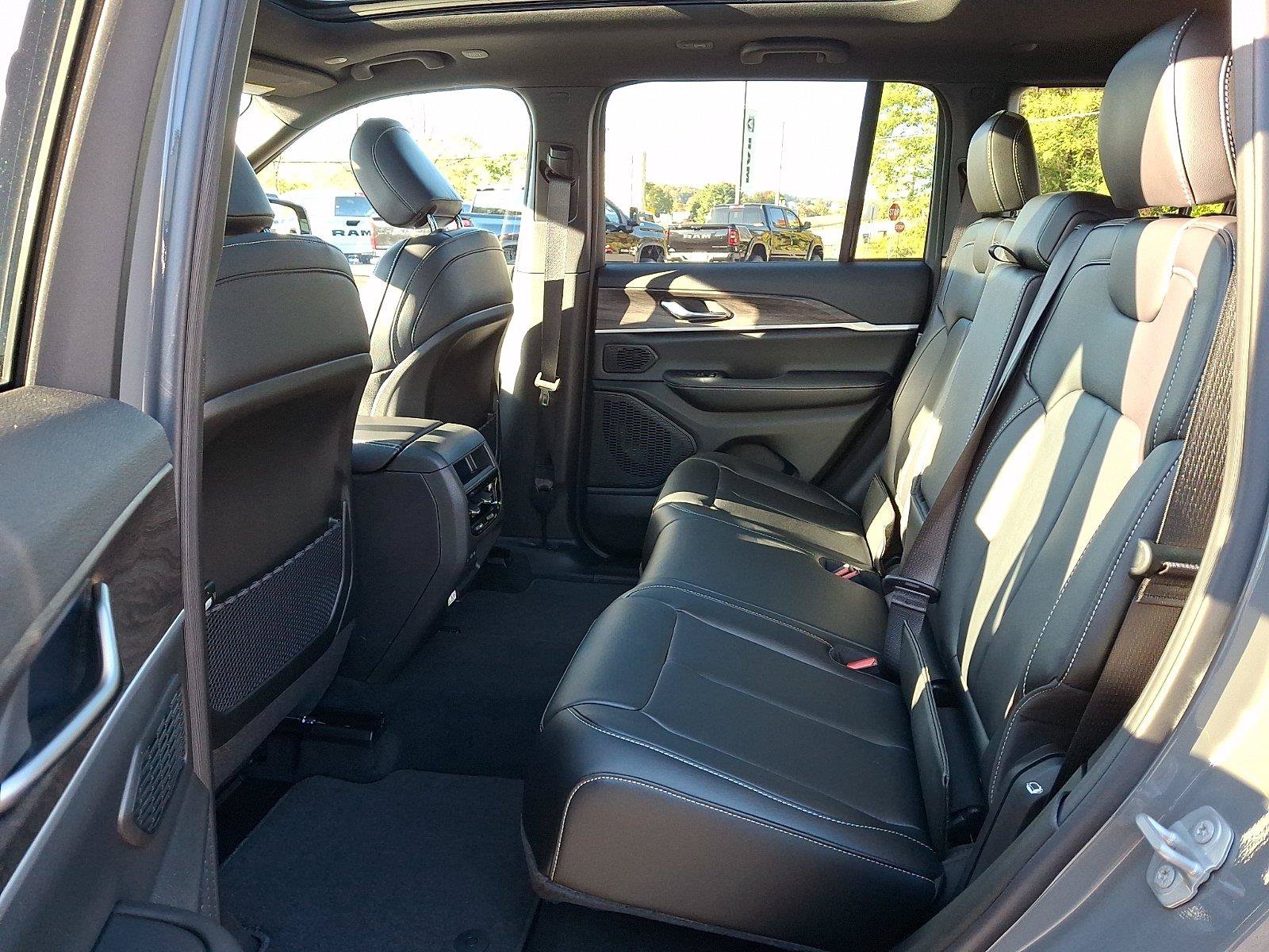 New 2027 Jeep Grand Cherokee Limited AWD/4WD image 6
