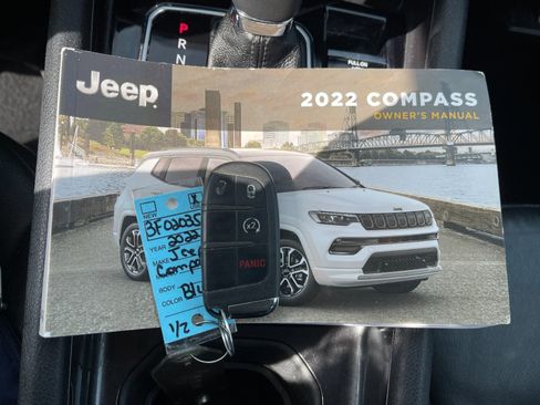 Used 2022 Jeep Compass Latitude image 10